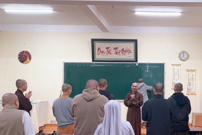 Donating to Lam Dong province’s Buddhist Intermediate School from NCT Education Talent Monk Fund