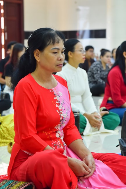 Nhóm Hiểu và Thương: trang nghiêm đảnh lễ khánh tuế Hòa thượng Đạo trưởng