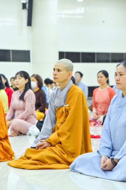 Nhóm Hiểu và Thương: trang nghiêm đảnh lễ khánh tuế Hòa thượng Đạo trưởng