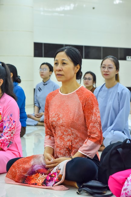 Nhóm Hiểu và Thương: trang nghiêm đảnh lễ khánh tuế Hòa thượng Đạo trưởng