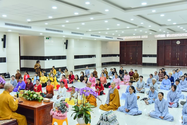 Nhóm Hiểu và Thương: trang nghiêm đảnh lễ khánh tuế Hòa thượng Đạo trưởng