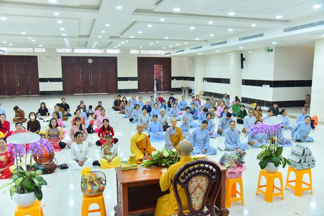 Nhóm Hiểu và Thương: trang nghiêm đảnh lễ khánh tuế Hòa thượng Đạo trưởng