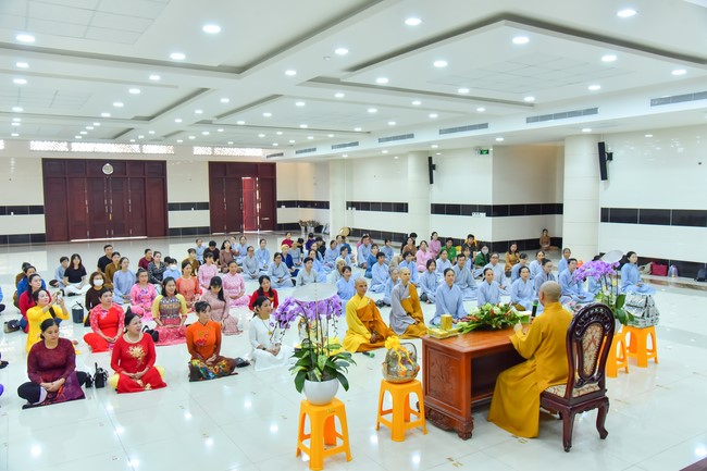 Nhóm Hiểu và Thương: trang nghiêm đảnh lễ khánh tuế Hòa thượng Đạo trưởng