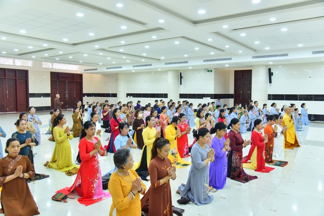 Nhóm Hiểu và Thương: trang nghiêm đảnh lễ khánh tuế Hòa thượng Đạo trưởng