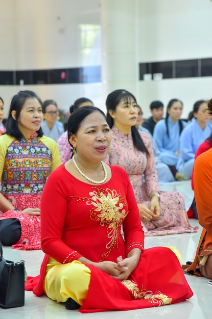 Nhóm Hiểu và Thương: trang nghiêm đảnh lễ khánh tuế Hòa thượng Đạo trưởng