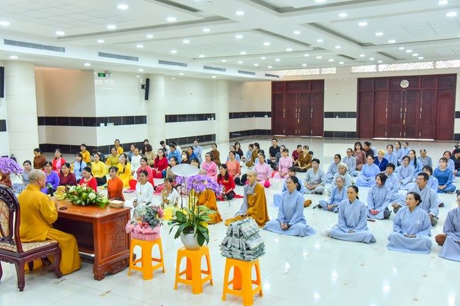 Nhóm Hiểu và Thương: trang nghiêm đảnh lễ khánh tuế Hòa thượng Đạo trưởng