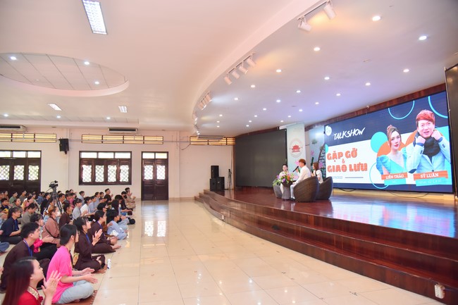 Nhóm “Hành Trình Thiện Duyên”: Một ngày sinh hoạt và tu học tại chùa Hoằng Pháp