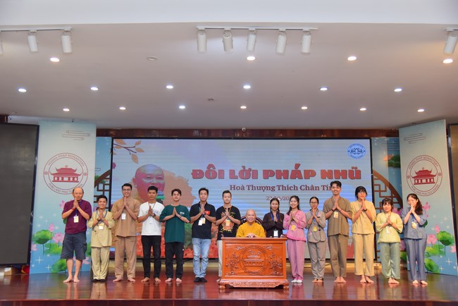 Nhóm “Hành Trình Thiện Duyên”: Một ngày sinh hoạt và tu học tại chùa Hoằng Pháp