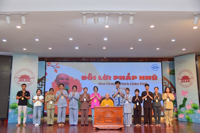 Nhóm “Hành Trình Thiện Duyên”: Một ngày sinh hoạt và tu học tại chùa Hoằng Pháp