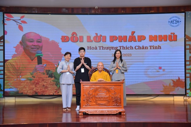 Nhóm “Hành Trình Thiện Duyên”: Một ngày sinh hoạt và tu học tại chùa Hoằng Pháp