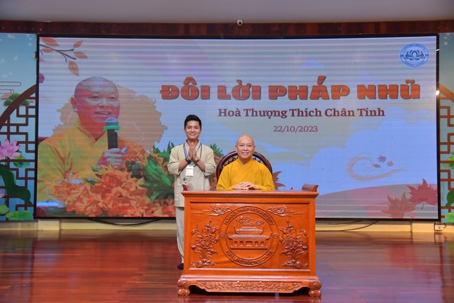 Nhóm “Hành Trình Thiện Duyên”: Một ngày sinh hoạt và tu học tại chùa Hoằng Pháp