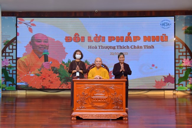 Nhóm “Hành Trình Thiện Duyên”: Một ngày sinh hoạt và tu học tại chùa Hoằng Pháp