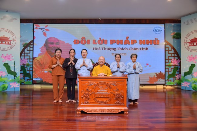 Nhóm “Hành Trình Thiện Duyên”: Một ngày sinh hoạt và tu học tại chùa Hoằng Pháp