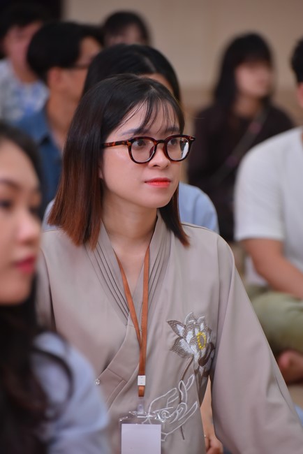 Nhóm “Hành Trình Thiện Duyên”: Một ngày sinh hoạt và tu học tại chùa Hoằng Pháp