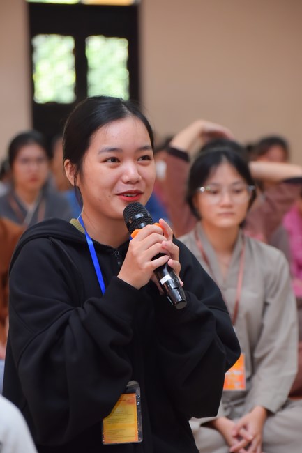 Nhóm “Hành Trình Thiện Duyên”: Một ngày sinh hoạt và tu học tại chùa Hoằng Pháp