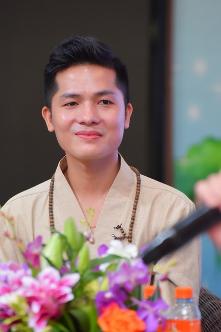 Nhóm “Hành Trình Thiện Duyên”: Một ngày sinh hoạt và tu học tại chùa Hoằng Pháp