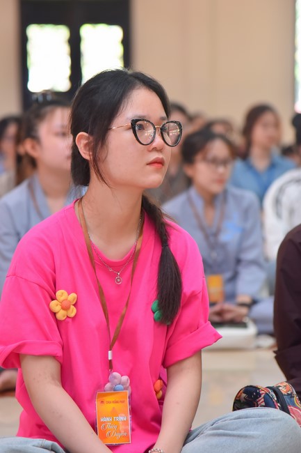 Nhóm “Hành Trình Thiện Duyên”: Một ngày sinh hoạt và tu học tại chùa Hoằng Pháp