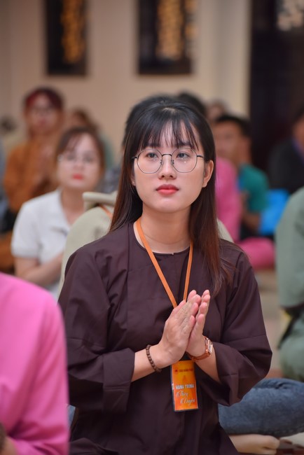 Nhóm “Hành Trình Thiện Duyên”: Một ngày sinh hoạt và tu học tại chùa Hoằng Pháp