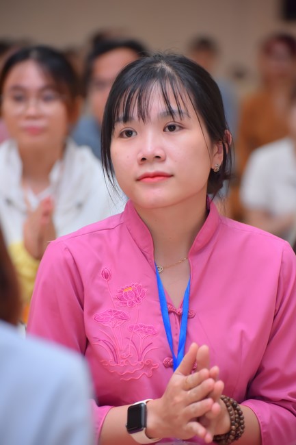 Nhóm “Hành Trình Thiện Duyên”: Một ngày sinh hoạt và tu học tại chùa Hoằng Pháp