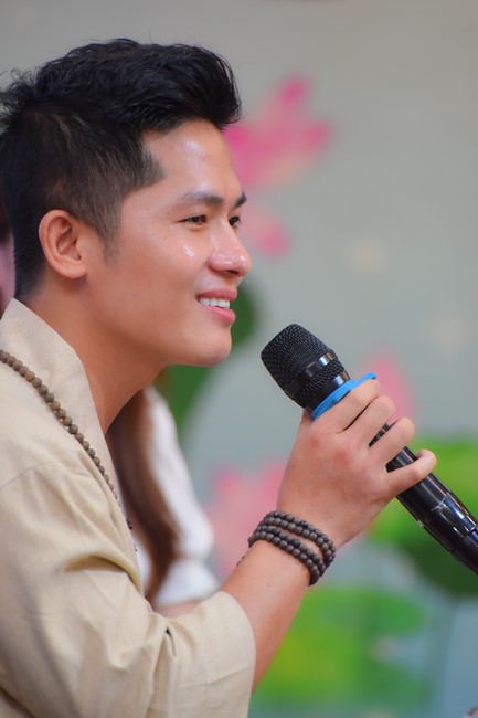 Nhóm “Hành Trình Thiện Duyên”: Một ngày sinh hoạt và tu học tại chùa Hoằng Pháp