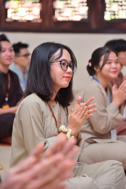 Nhóm “Hành Trình Thiện Duyên”: Một ngày sinh hoạt và tu học tại chùa Hoằng Pháp