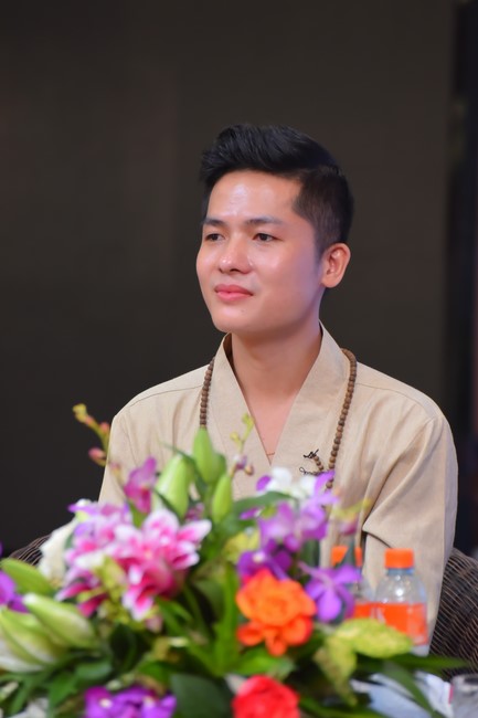 Nhóm “Hành Trình Thiện Duyên”: Một ngày sinh hoạt và tu học tại chùa Hoằng Pháp