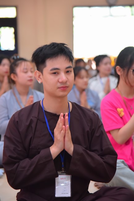 Nhóm “Hành Trình Thiện Duyên”: Một ngày sinh hoạt và tu học tại chùa Hoằng Pháp