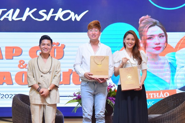 Nhóm “Hành Trình Thiện Duyên”: Một ngày sinh hoạt và tu học tại chùa Hoằng Pháp