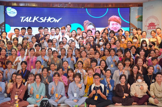 Nhóm “Hành Trình Thiện Duyên”: Một ngày sinh hoạt và tu học tại chùa Hoằng Pháp