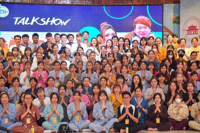 Nhóm “Hành Trình Thiện Duyên”: Một ngày sinh hoạt và tu học tại chùa Hoằng Pháp