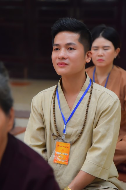 Nhóm “Hành Trình Thiện Duyên”: Một ngày sinh hoạt và tu học tại chùa Hoằng Pháp