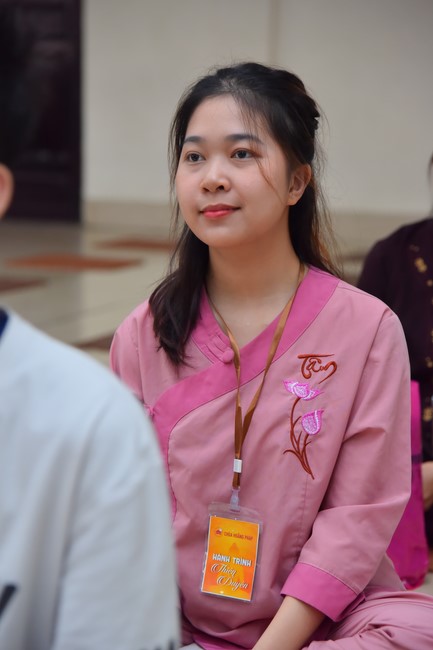 Nhóm “Hành Trình Thiện Duyên”: Một ngày sinh hoạt và tu học tại chùa Hoằng Pháp