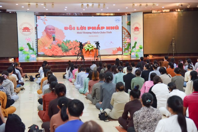 Nhóm “Hành Trình Thiện Duyên”: Một ngày sinh hoạt và tu học tại chùa Hoằng Pháp