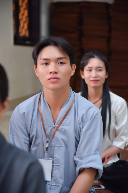 Nhóm “Hành Trình Thiện Duyên”: Một ngày sinh hoạt và tu học tại chùa Hoằng Pháp