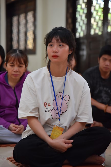 Nhóm “Hành Trình Thiện Duyên”: Một ngày sinh hoạt và tu học tại chùa Hoằng Pháp