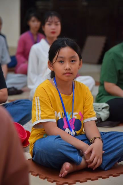 Nhóm “Hành Trình Thiện Duyên”: Một ngày sinh hoạt và tu học tại chùa Hoằng Pháp