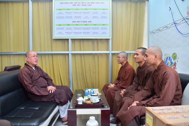 Donating to Tan Binh district’s Buddhist Intermediate School from NCT Education Talent Monk Fund