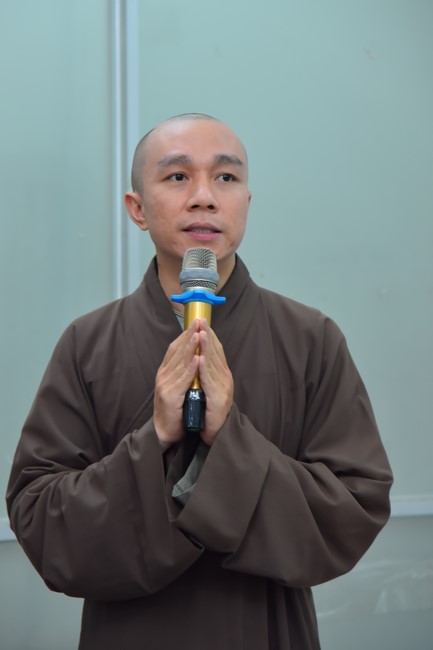 Donating to Tan Binh district’s Buddhist Intermediate School from NCT Education Talent Monk Fund