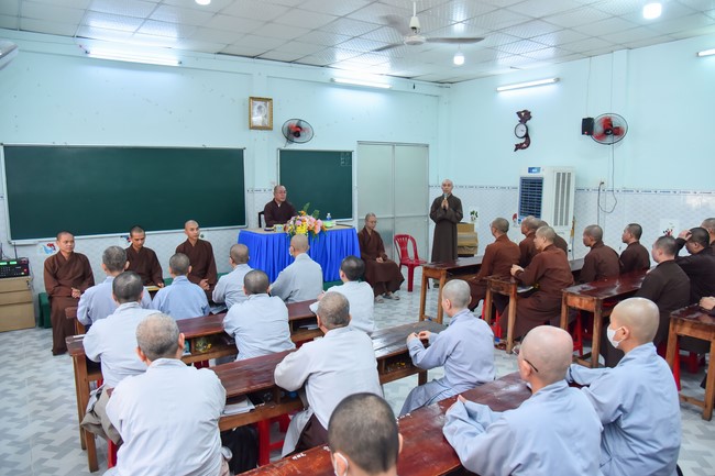 Donating to Tan Binh district’s Buddhist Intermediate School from NCT Education Talent Monk Fund