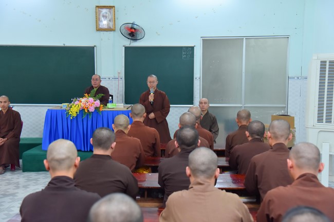 Donating to Tan Binh district’s Buddhist Intermediate School from NCT Education Talent Monk Fund