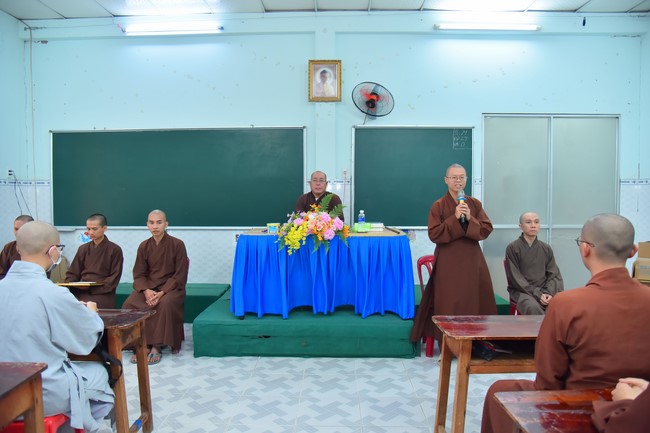 Donating to Tan Binh district’s Buddhist Intermediate School from NCT Education Talent Monk Fund