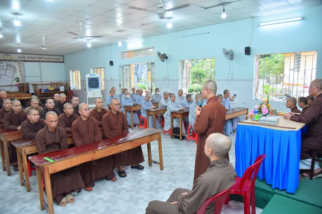 Donating to Tan Binh district’s Buddhist Intermediate School from NCT Education Talent Monk Fund