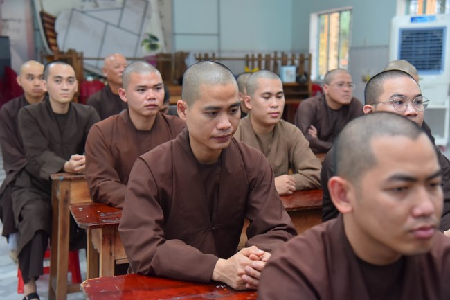 Donating to Tan Binh district’s Buddhist Intermediate School from NCT Education Talent Monk Fund