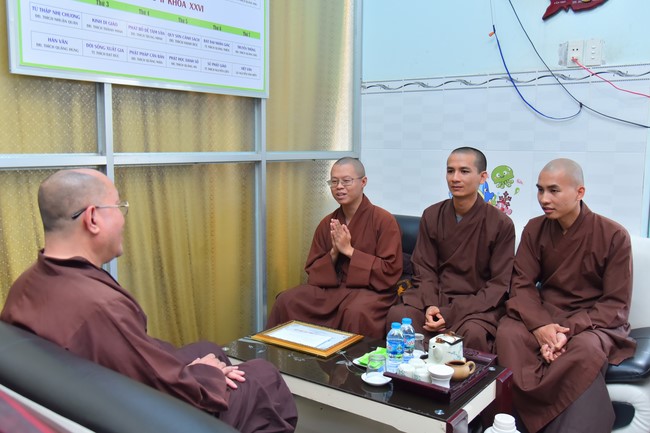 Donating to Tan Binh district’s Buddhist Intermediate School from NCT Education Talent Monk Fund