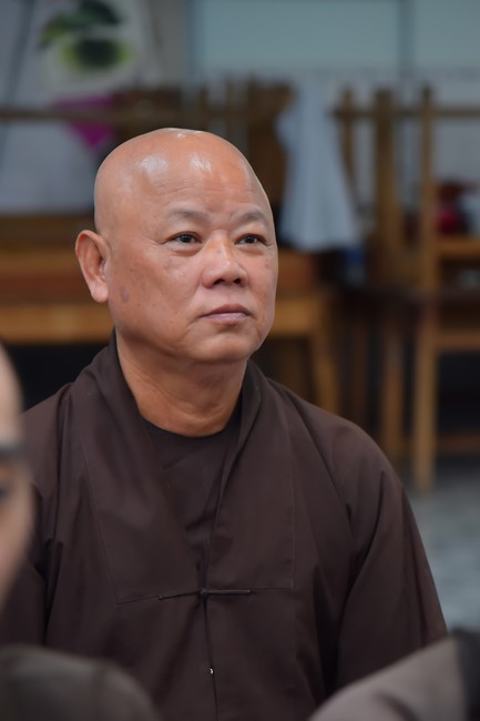 Donating to Tan Binh district’s Buddhist Intermediate School from NCT Education Talent Monk Fund