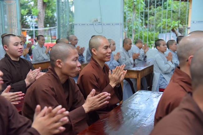 Donating to Tan Binh district’s Buddhist Intermediate School from NCT Education Talent Monk Fund