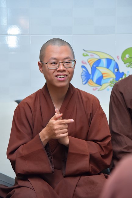 Donating to Tan Binh district’s Buddhist Intermediate School from NCT Education Talent Monk Fund