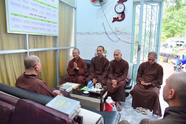 Donating to Tan Binh district’s Buddhist Intermediate School from NCT Education Talent Monk Fund