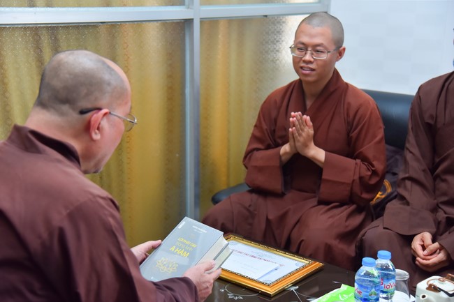 Donating to Tan Binh district’s Buddhist Intermediate School from NCT Education Talent Monk Fund