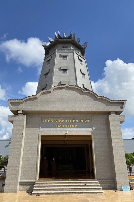 Donating to Bà Rịa - Vũng Tàu province’s Buddhist Intermediate School from NCT Education Talent Monk Fund